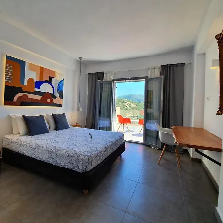 Albatross Willa Sivota